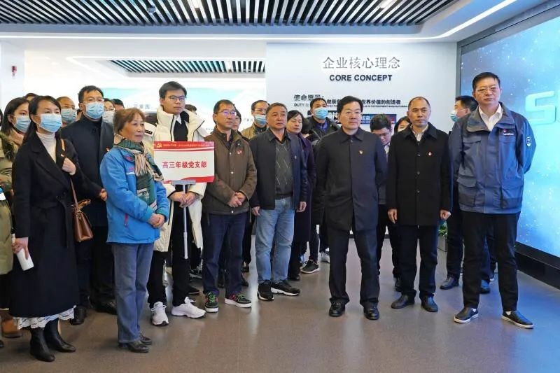 长沙市一中赴xingkong星空平台（中国）集团智能开展主题党日活动