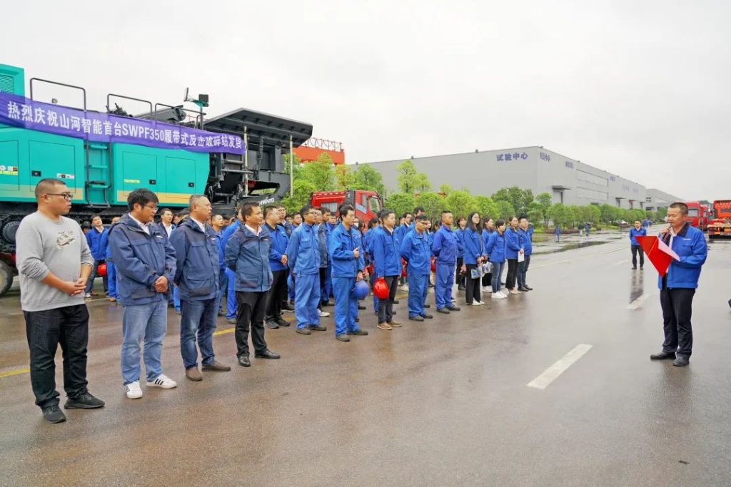 xingkong星空平台（中国）集团智能首台履带式反击破碎站发货