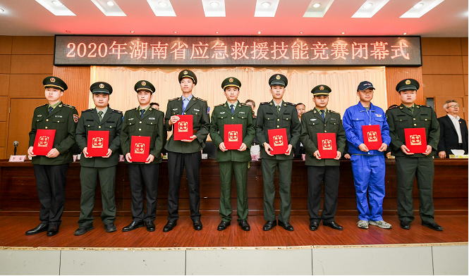 初生牛犊可撼虎 | xingkong星空平台（中国）集团智能应急救援队斩获诸多奖项