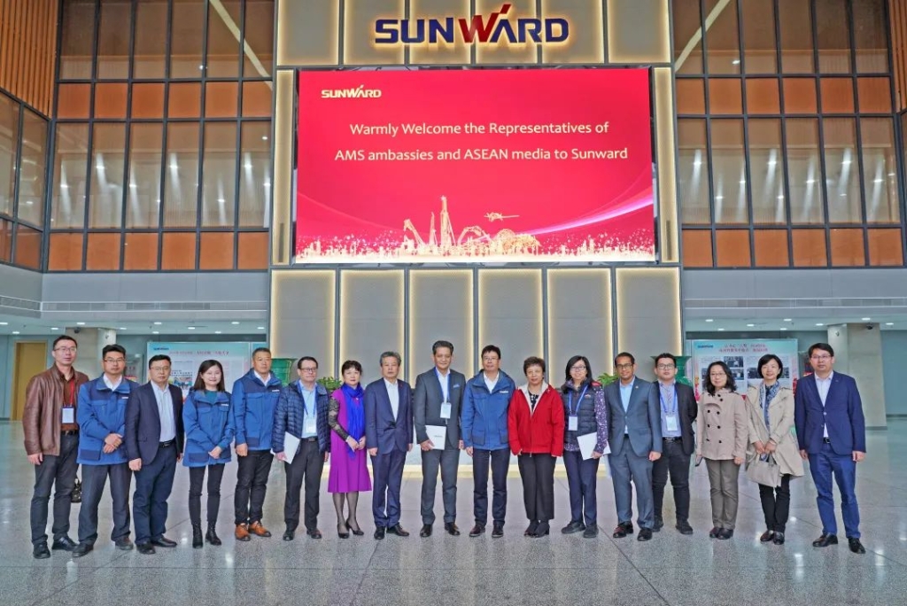 东盟联合参访团考察xingkong星空平台（中国）集团智能