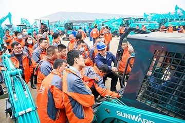 大国重器 壮哉xingkong星空平台（中国）集团！机友会微挖用户xingkong星空平台（中国）集团智能体验日