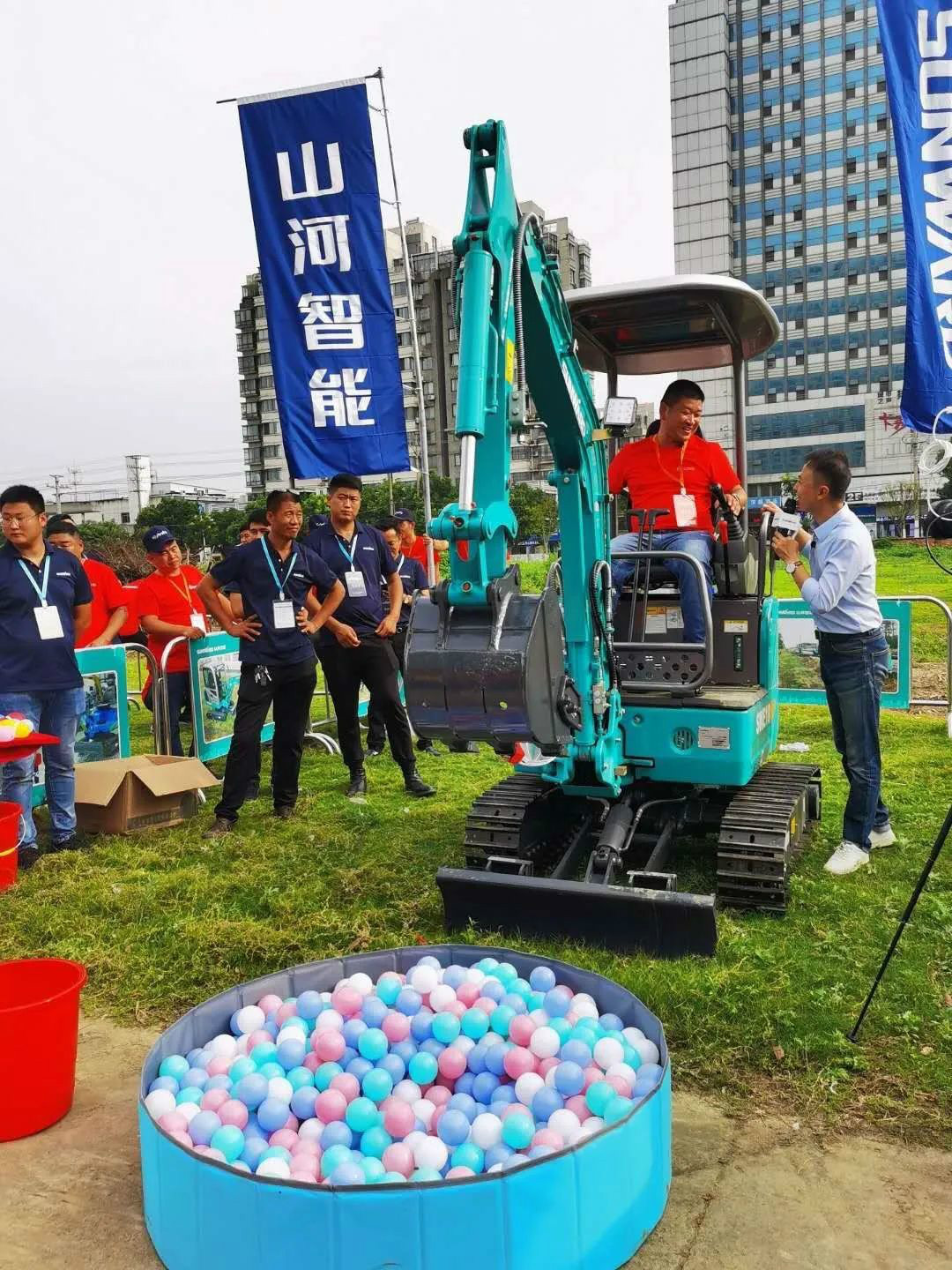 2020全球微挖大会 xingkong星空平台（中国）集团智能精品微挖赢得满堂彩