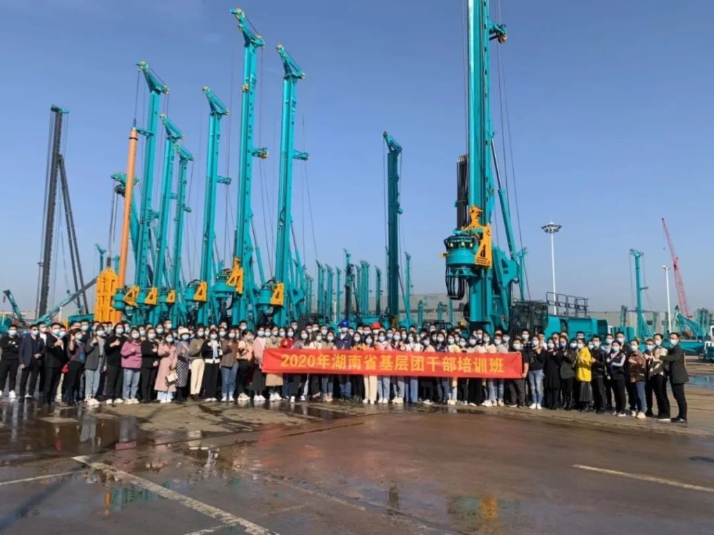 省基层团干部培训班成员来xingkong星空平台（中国）集团智能参观交流