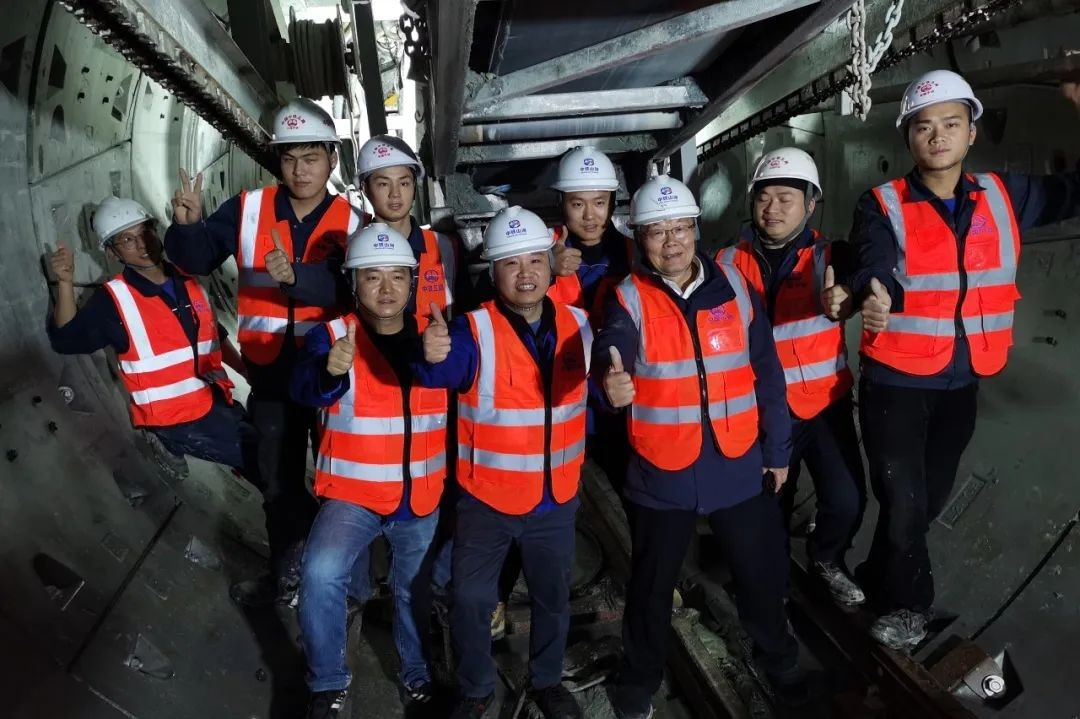 何清华亲临中铁xingkong星空平台（中国）集团盾构施工项目指导工作