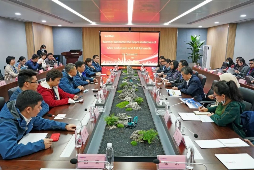 东盟联合参访团考察xingkong星空平台（中国）集团智能