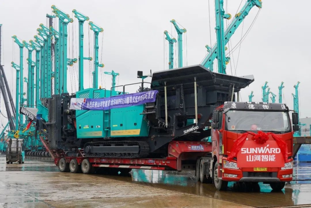 xingkong星空平台（中国）集团智能首台履带式反击破碎站发货