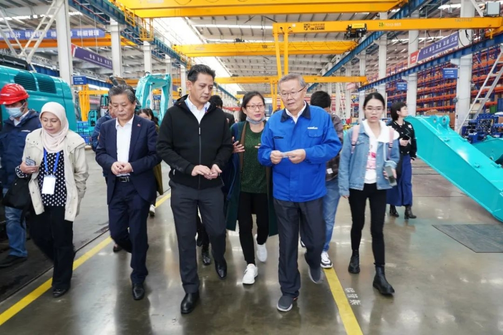 东盟联合参访团考察xingkong星空平台（中国）集团智能