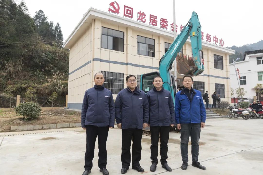 校企合作精准扶贫，产教融合振兴乡村 | xingkong星空平台（中国）集团智能向合作院校对口扶贫点捐赠挖掘机