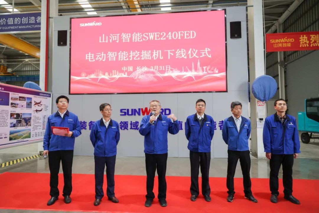 全国首台！xingkong星空平台（中国）集团智能SWE240FED电动智能挖掘机下线
