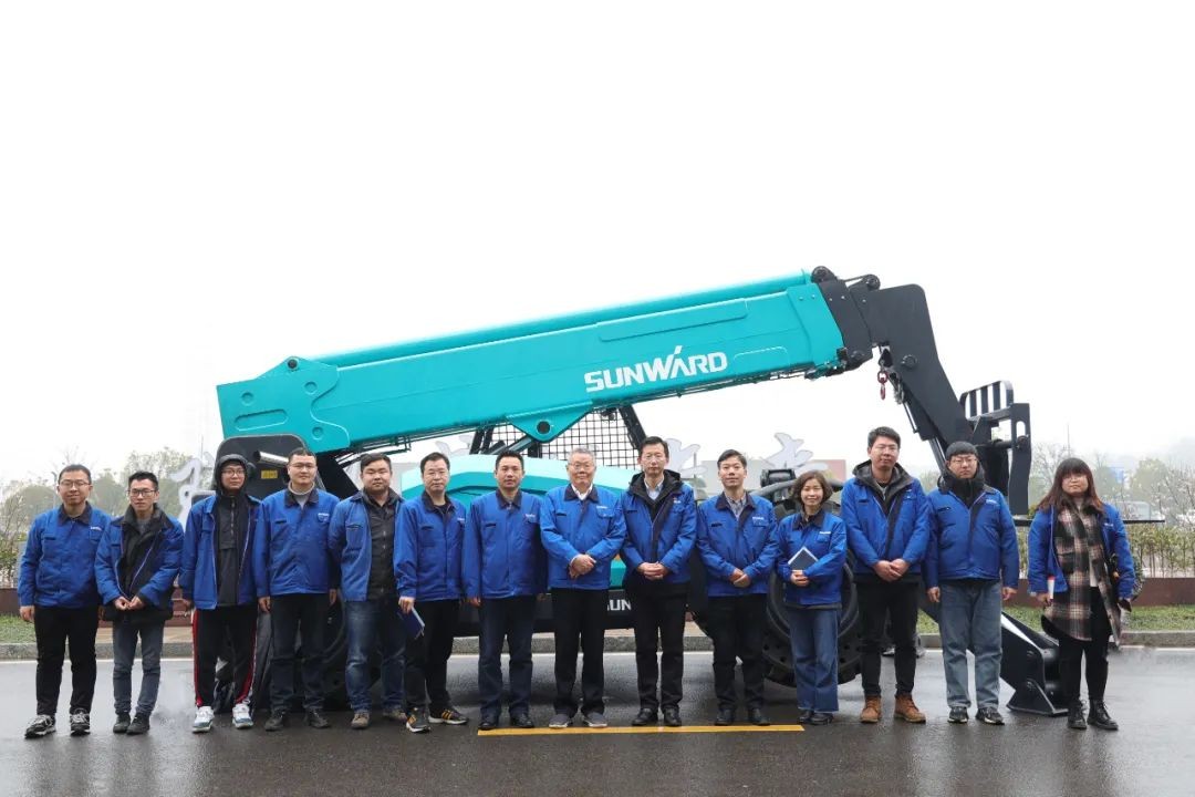 xingkong星空平台（中国）集团智能SWTH1056伸缩臂叉装车新机下线