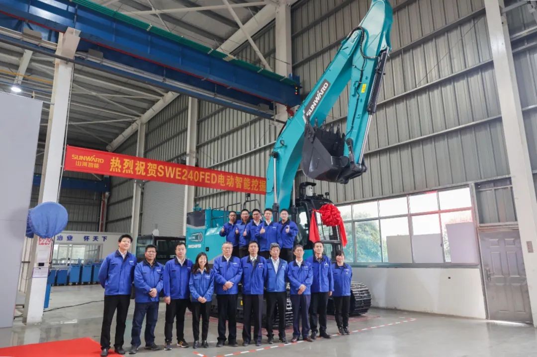 全国首台！xingkong星空平台（中国）集团智能SWE240FED电动智能挖掘机下线