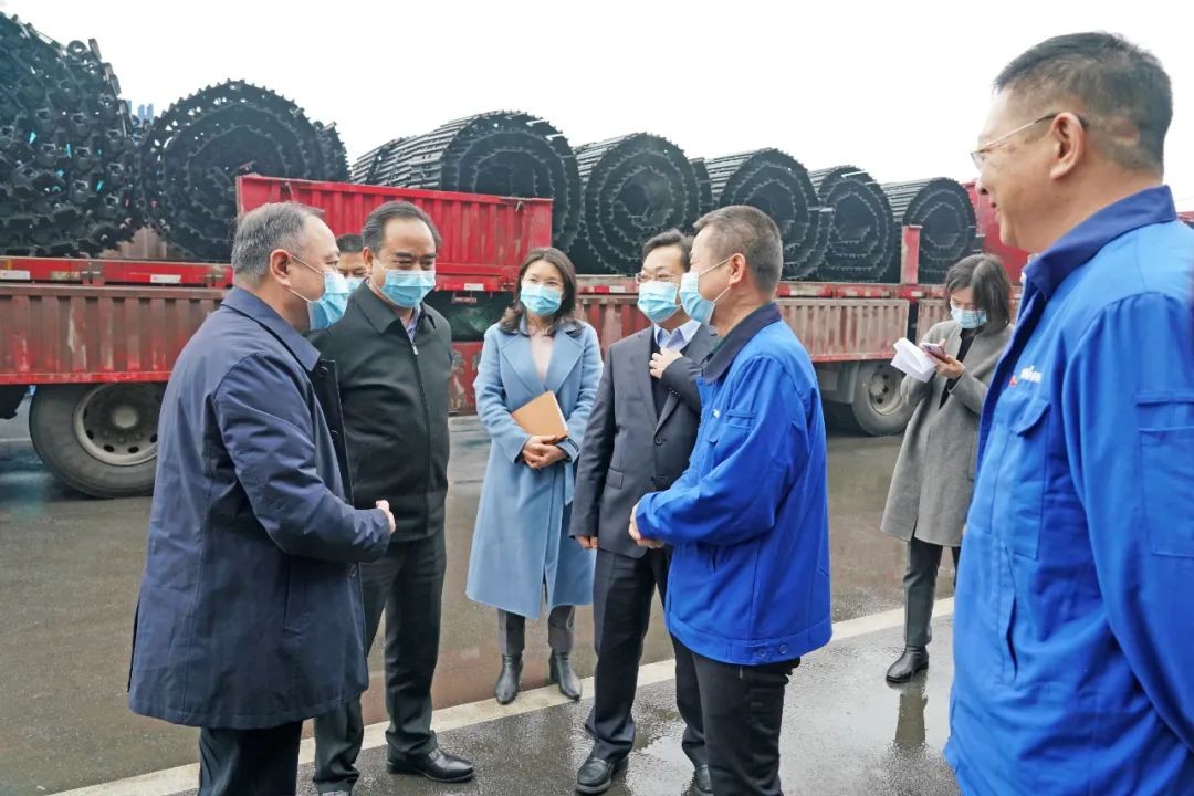 张庆红慰问xingkong星空平台（中国）集团智能困难党员