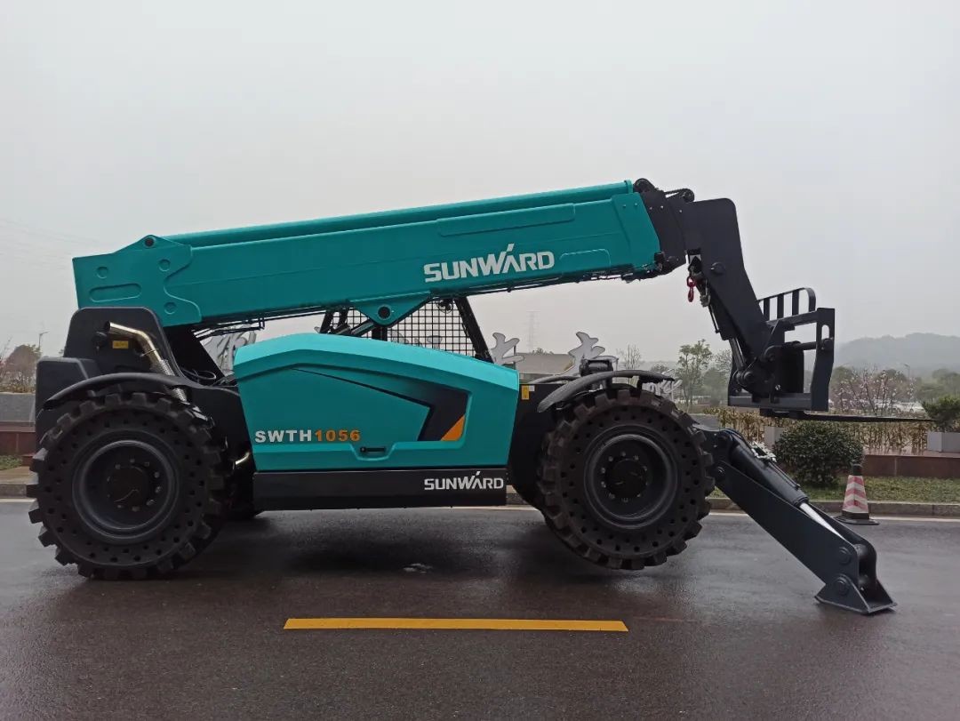 xingkong星空平台（中国）集团智能SWTH1056伸缩臂叉装车新机下线