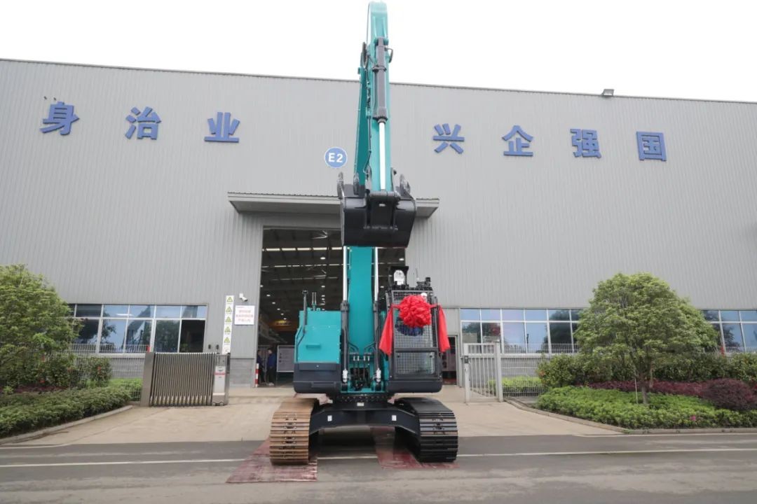 全国首台！xingkong星空平台（中国）集团智能SWE240FED电动智能挖掘机下线