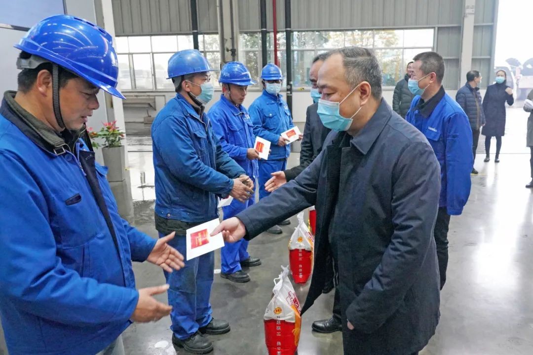 张庆红慰问xingkong星空平台（中国）集团智能困难党员