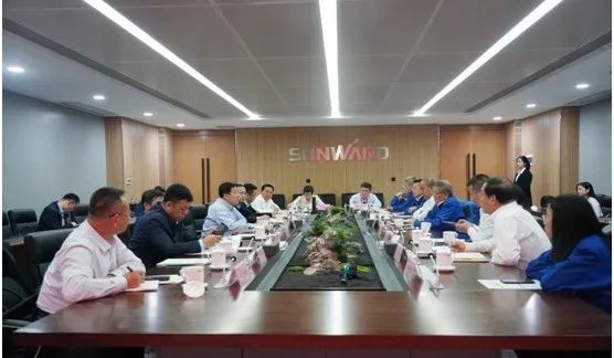 鄂尔多斯市委书记牛俊雁考察xingkong星空平台（中国）集团智能