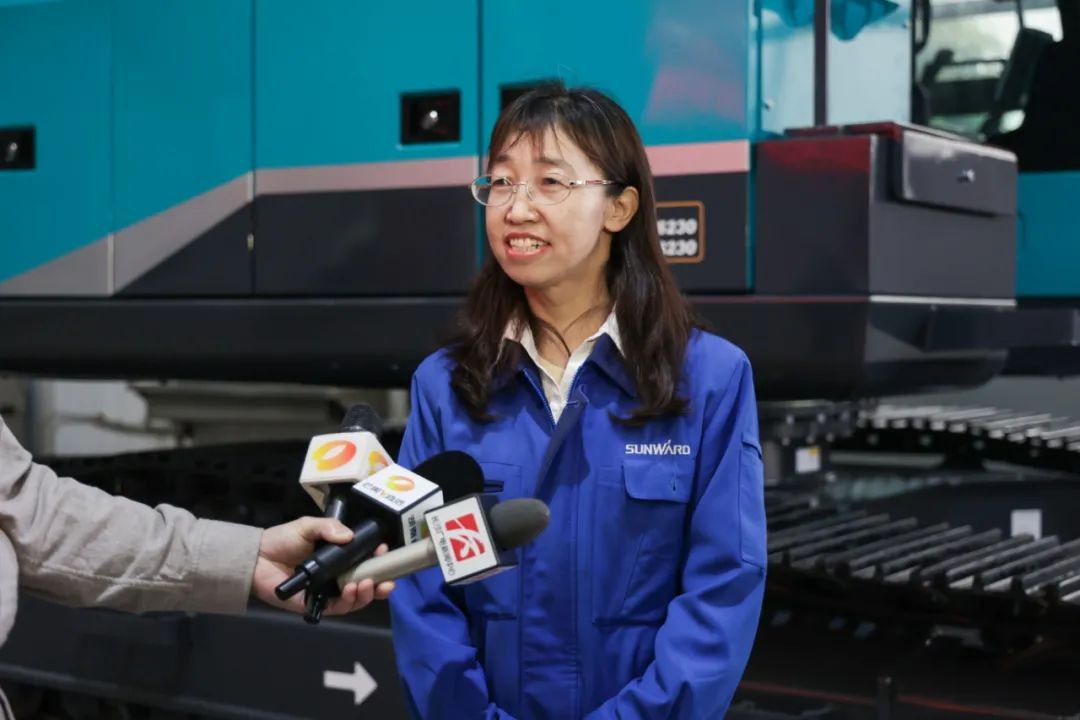 全国首台！xingkong星空平台（中国）集团智能SWE240FED电动智能挖掘机下线