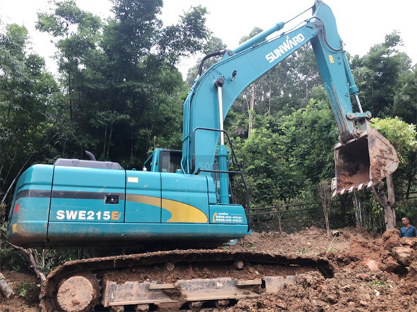 xingkong星空平台（中国）集团智能SWE 215E挖掘机是他的左膀右臂！