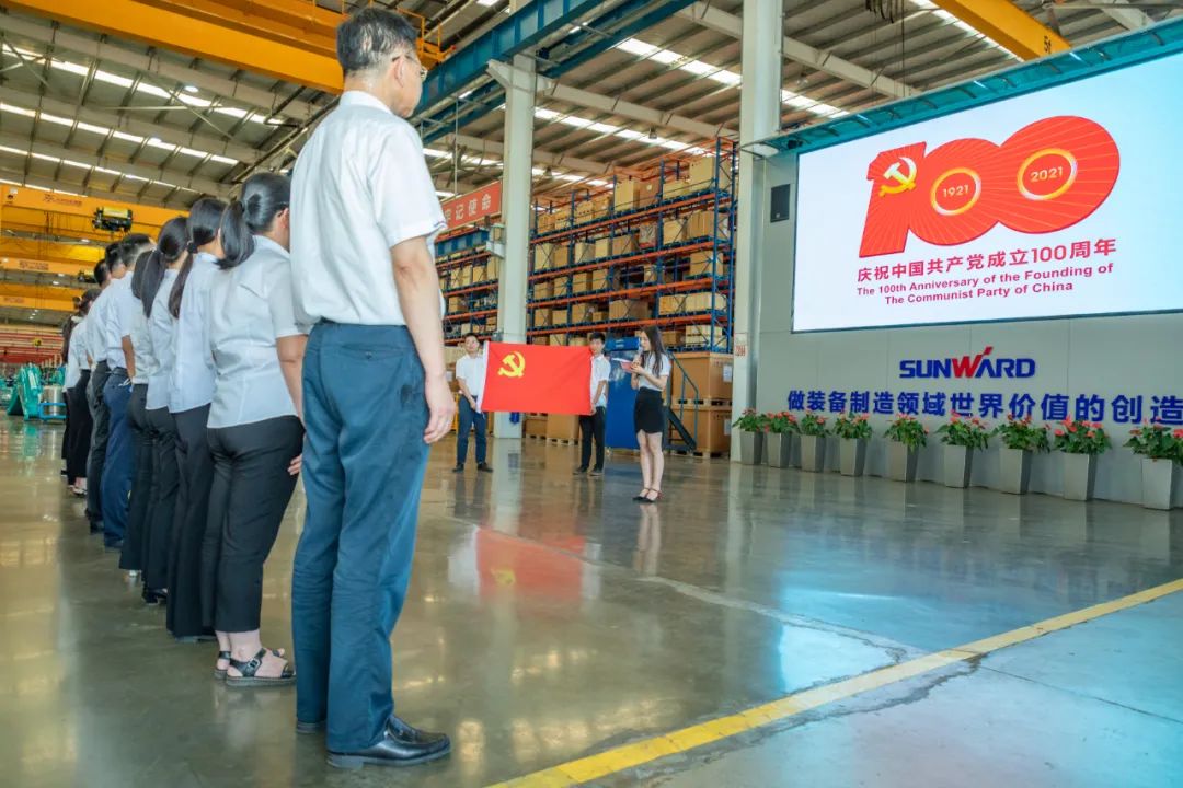 接续奋斗再出发——xingkong星空平台（中国）集团智能党委举行新党员入党宣誓和老党员重温入党誓词活动
