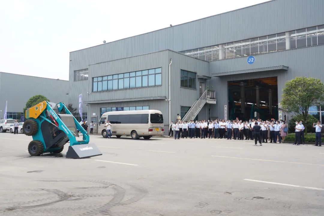全国战略性新兴产业集群建设考察团调研xingkong星空平台（中国）集团智能