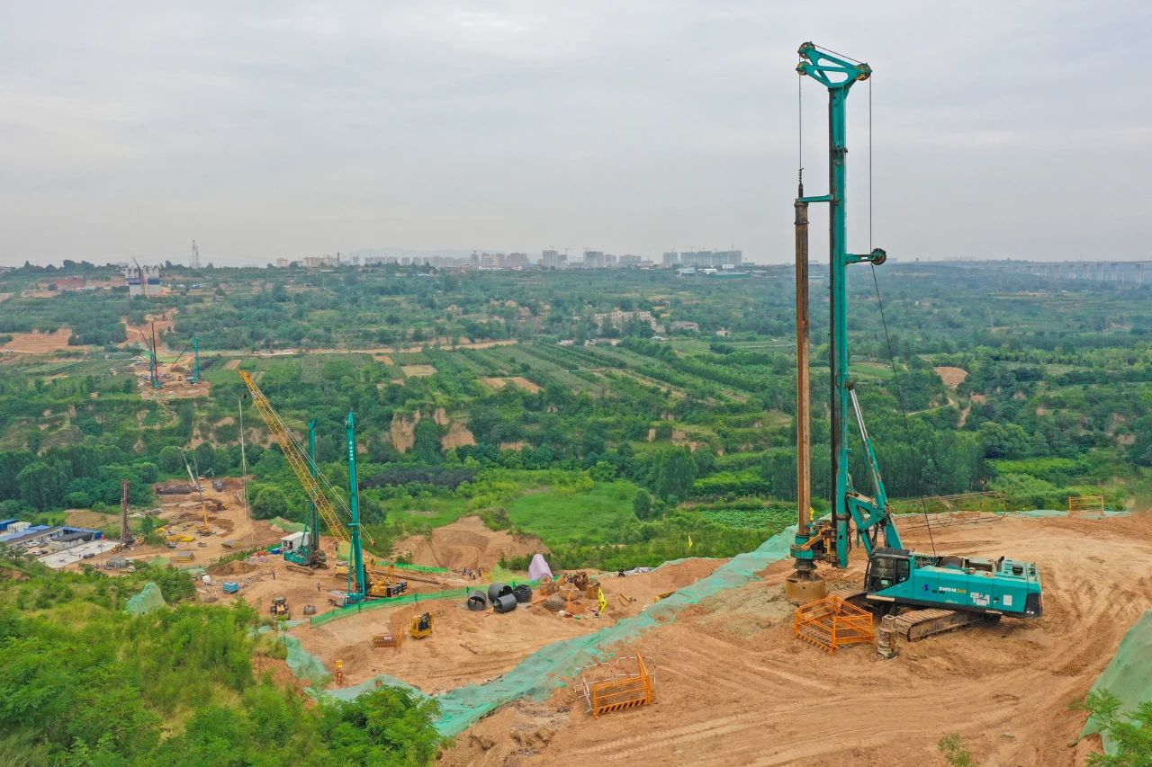 天堑施工，玉皇阁二号特大桥桩基主力军是xingkong星空平台（中国）集团智能旋挖钻机 | 百年风华筑锦绣xingkong星空平台（中国）集团（3）