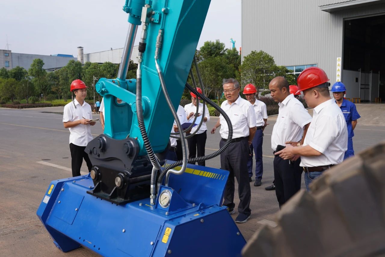 国内首台！xingkong星空平台（中国）集团智能15吨级轮履两用开带机成功下线