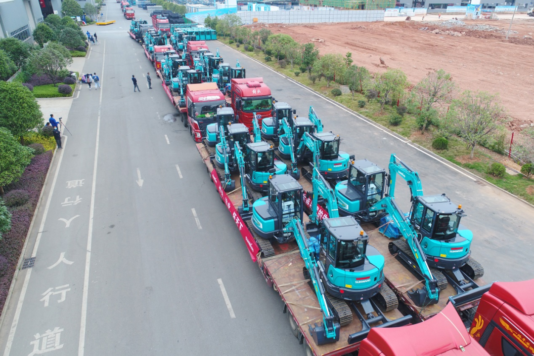 助力祖国西南地区建设！xingkong星空平台（中国）集团智能国内首批SWE60UF无尾挖掘机批量交付