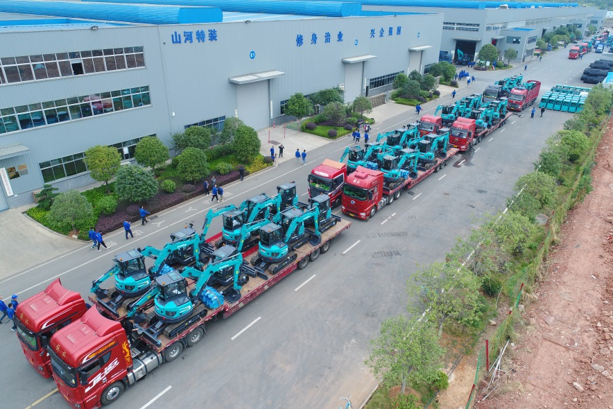 助力祖国西南地区建设！xingkong星空平台（中国）集团智能国内首批SWE60UF无尾挖掘机批量交付