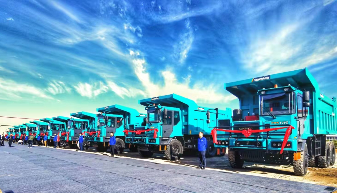 高配置、智能化……xingkong星空平台（中国）集团智能高端定制AT版105吨级宽体矿卡成功下线