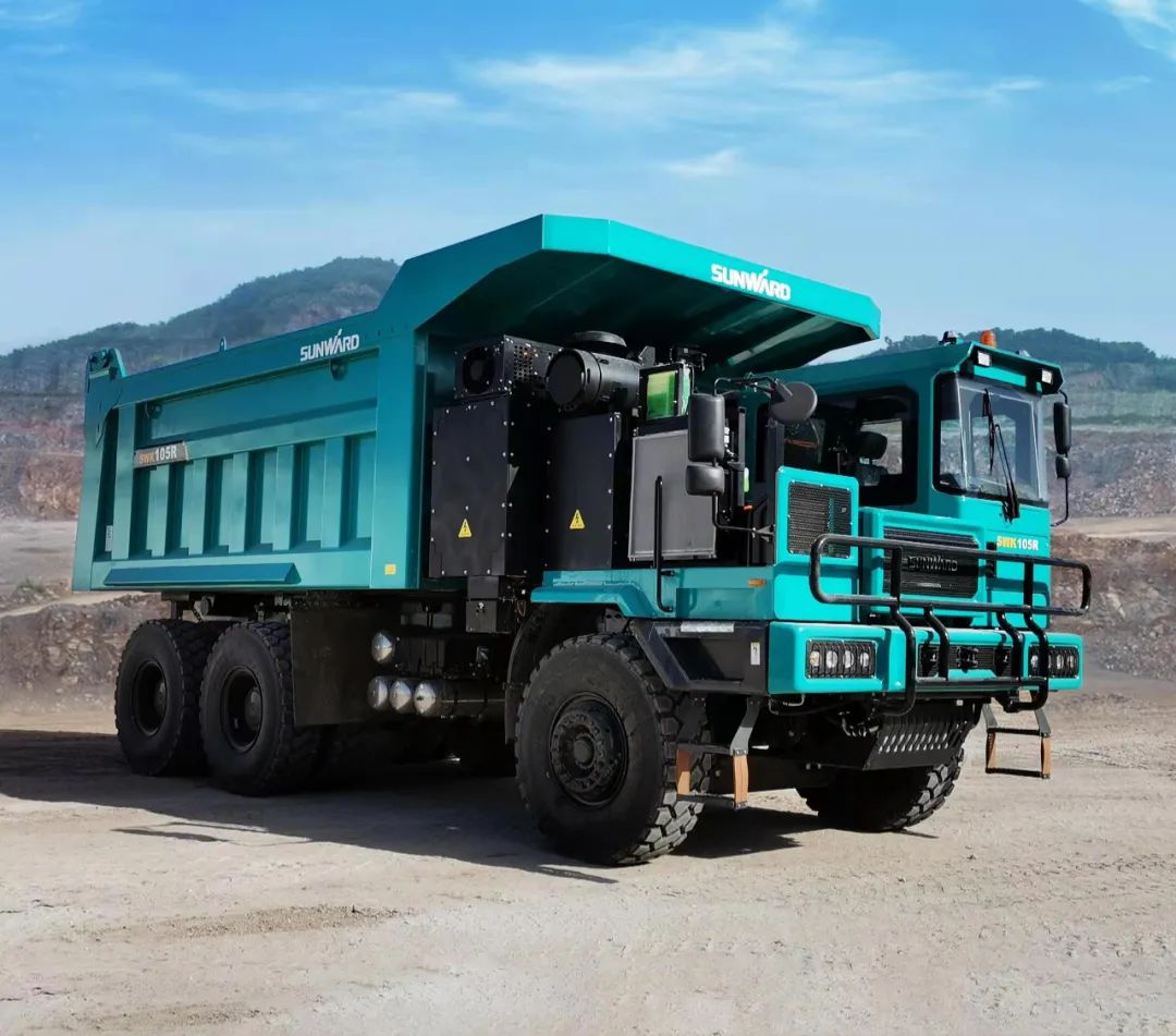 新能源，长续航！xingkong星空平台（中国）集团智能首台LNG增程式宽体矿卡下线交付