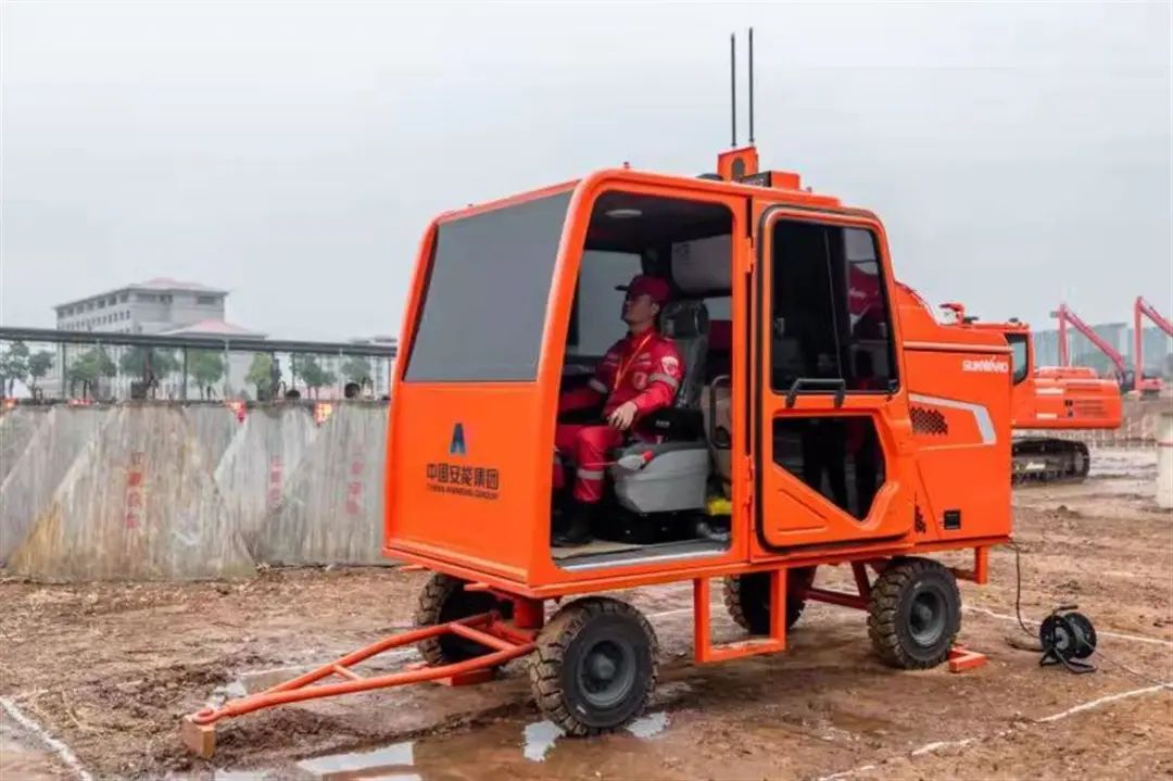 表现亮眼引关注!xingkong星空平台(中国)集团智能5G远程遥控挖掘机现身湖北省自然灾害工程应急救援基地