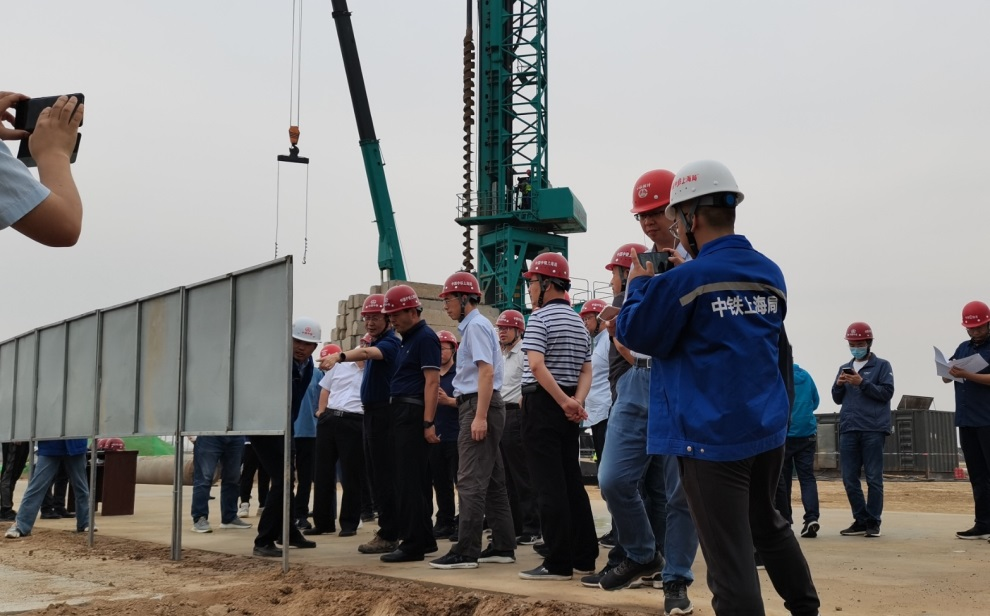 创下纪录！xingkong星空平台（中国）集团智能引孔式静力压桩机首次应用于高铁项目
