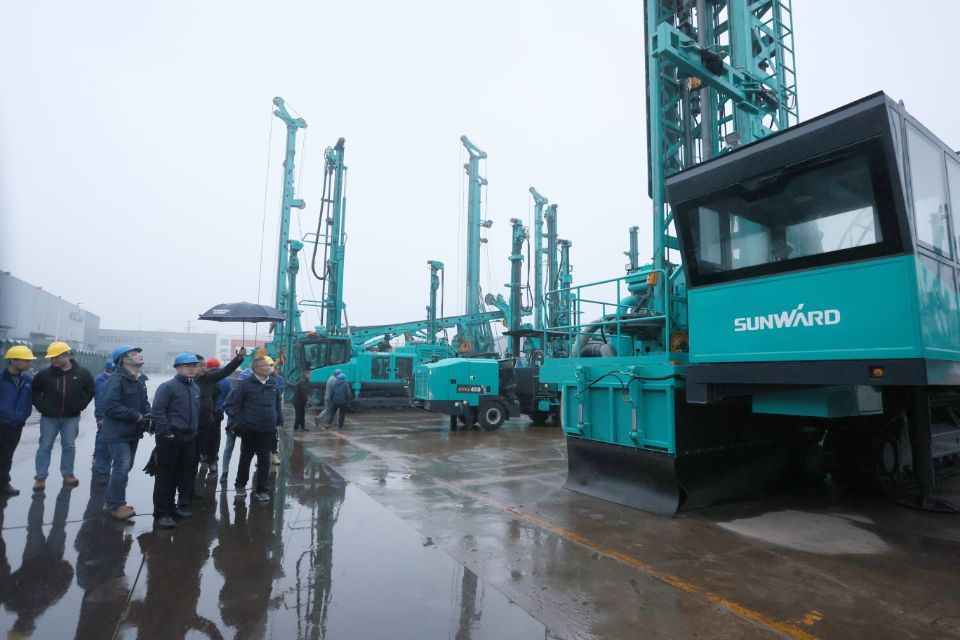 两种钻进模式+更大扭矩！xingkong星空平台（中国）集团智能自主研制的全液压牙轮钻机下线