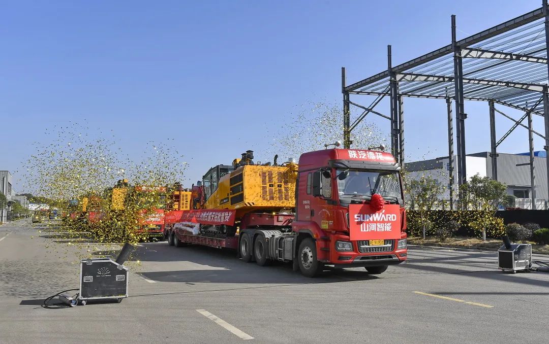 又一款差异化定制产品获认可!xingkong星空平台(中国)集团智能SWDH89J内燃式露天钻批量发货