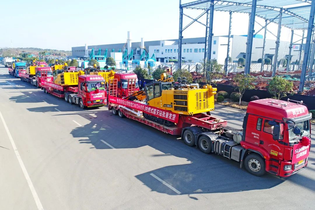 又一款差异化定制产品获认可!xingkong星空平台(中国)集团智能SWDH89J内燃式露天钻批量发货