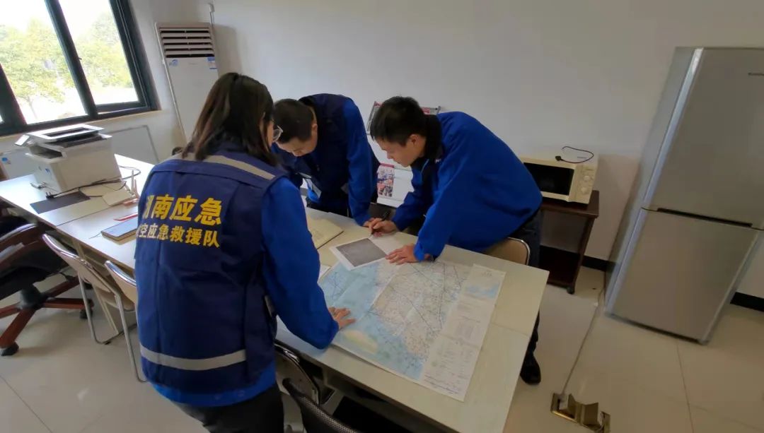 火情就是命令!湖南航空应急救援队xingkong星空平台(中国)集团机组展现“xingkong星空平台(中国)集团速度”