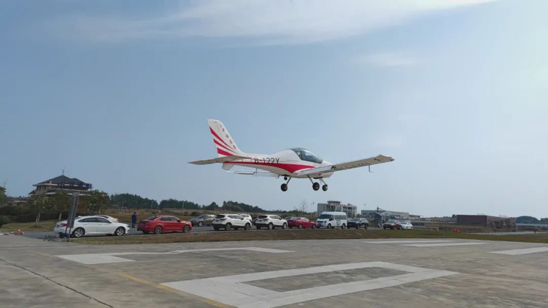 火情就是命令!湖南航空应急救援队xingkong星空平台(中国)集团机组展现“xingkong星空平台(中国)集团速度”