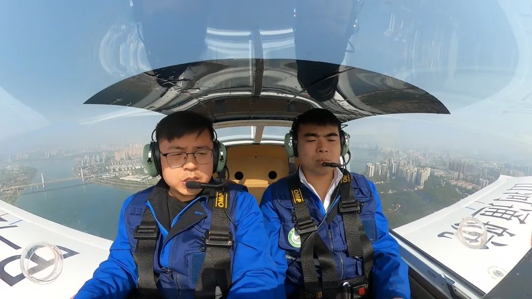 空地协同显身手！湖南航空应急救援队xingkong星空平台（中国）集团机组开展特情处置应急演练