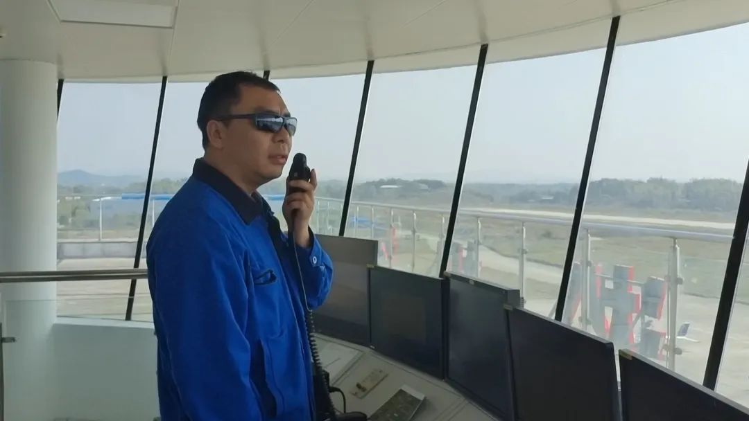 空地协同显身手！湖南航空应急救援队xingkong星空平台（中国）集团机组开展特情处置应急演练