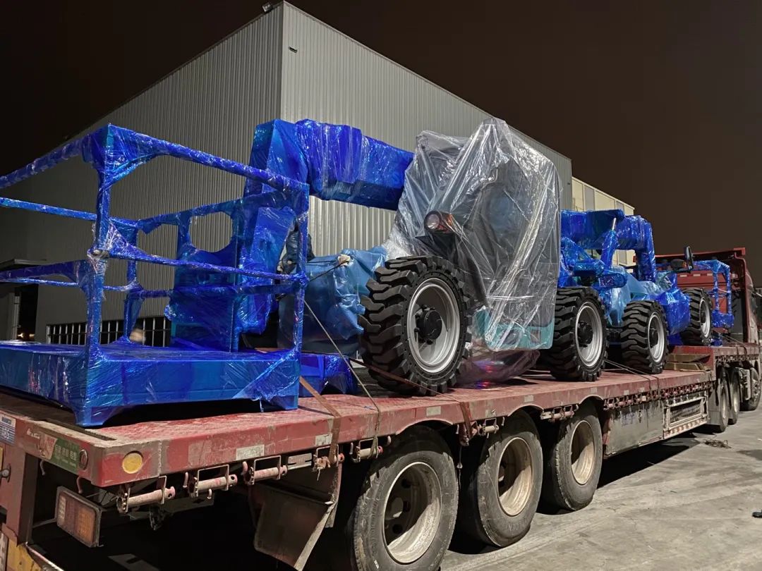 伸缩臂叉装车发往塞尔维亚！xingkong星空平台（中国）集团智能持续助力“一带一路”建设