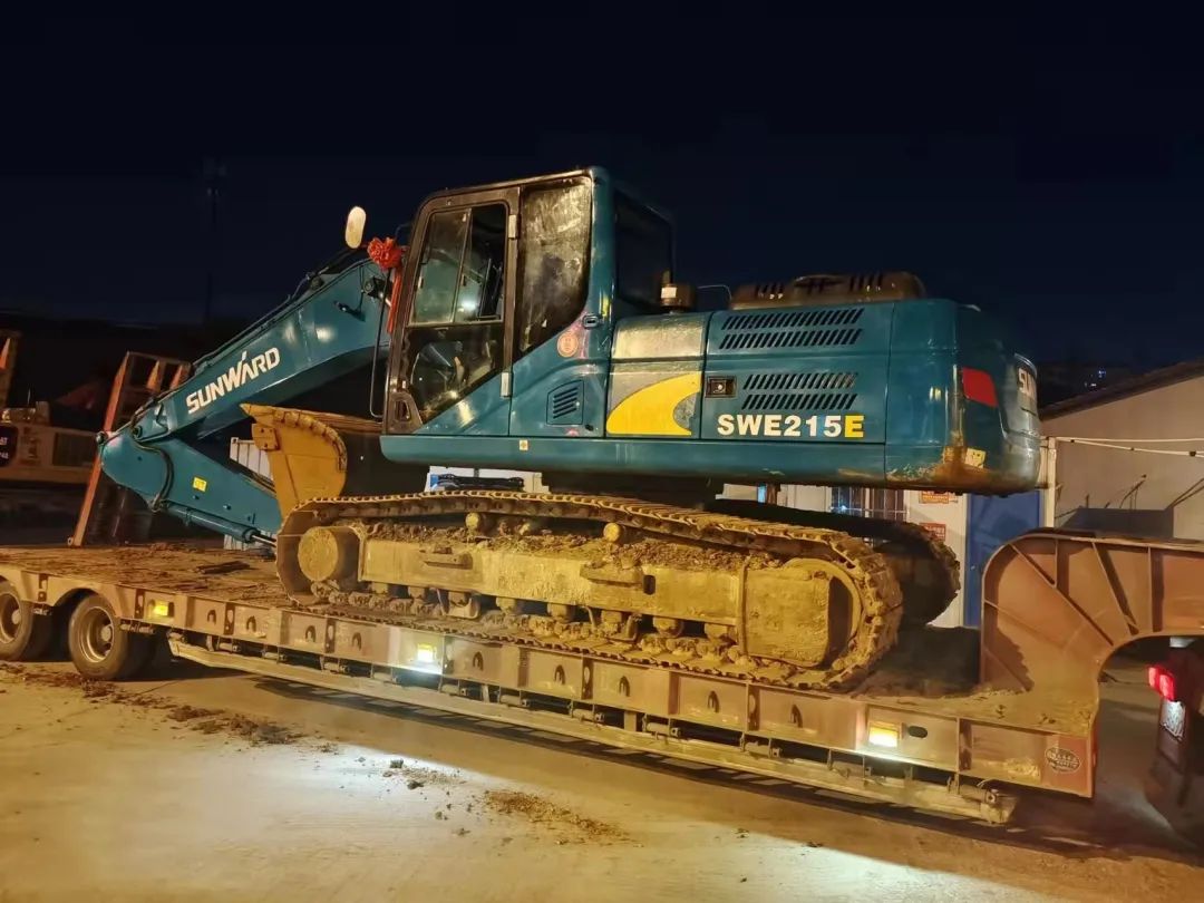 冲锋一线显担当！xingkong星空平台（中国）集团智能挖掘机助力长沙方舱医院建设