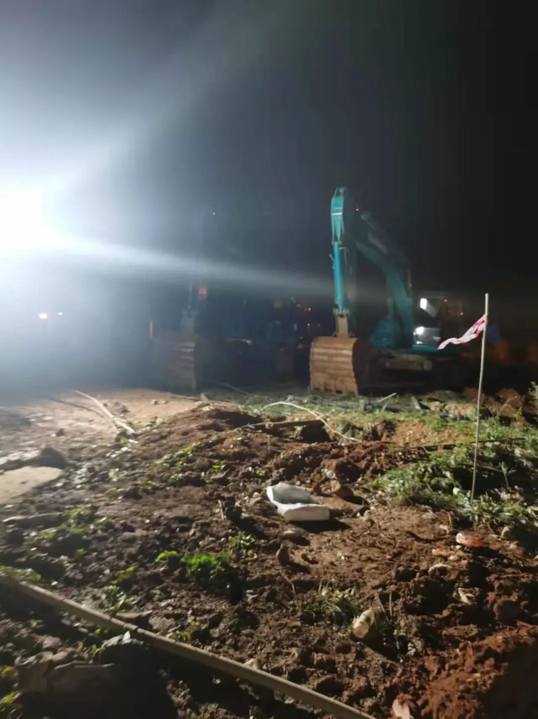 冲锋一线显担当！xingkong星空平台（中国）集团智能挖掘机助力长沙方舱医院建设