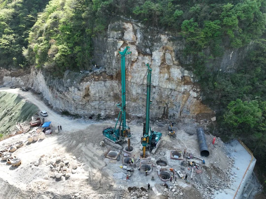 展现施工“奇效”！xingkong星空平台（中国）集团智能旋挖钻机强势助力炉慈高速公路建设