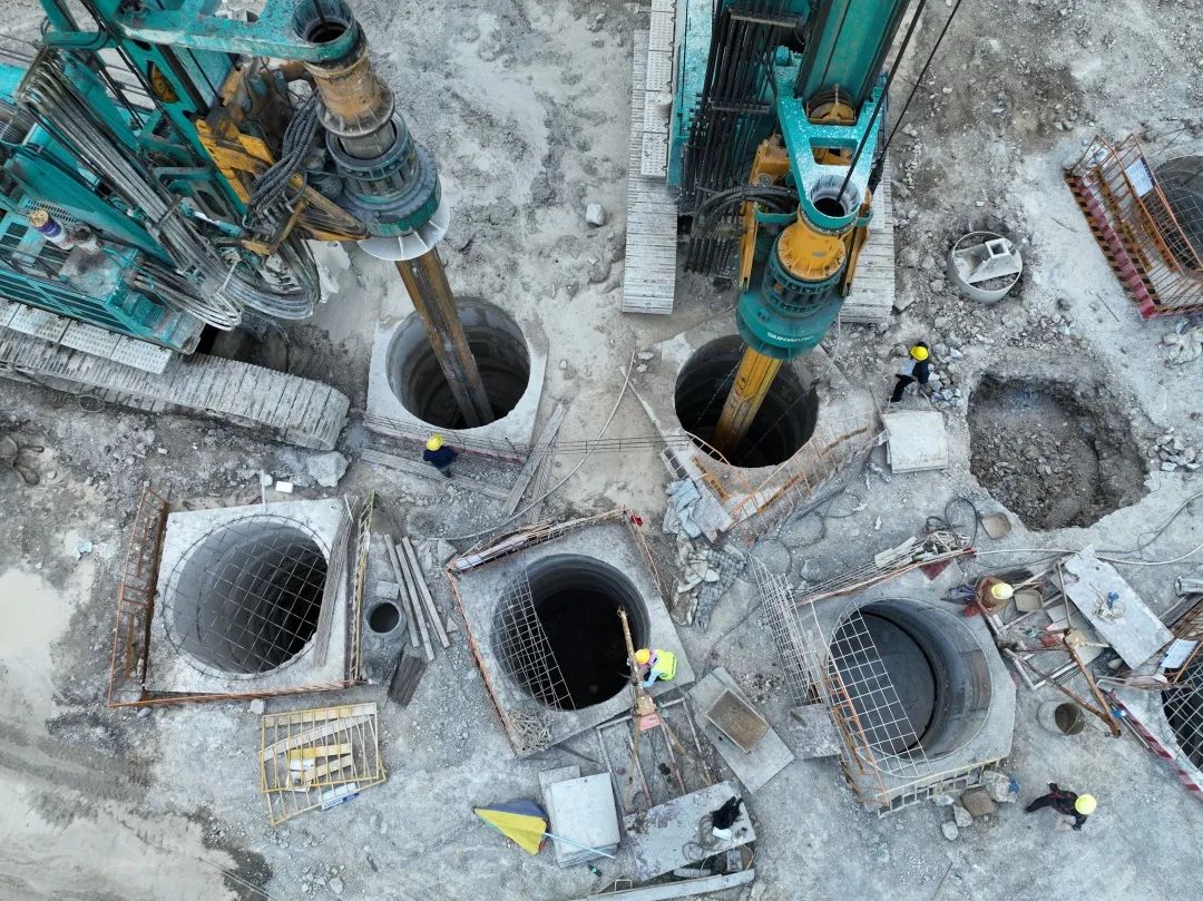 展现施工“奇效”！xingkong星空平台（中国）集团智能旋挖钻机强势助力炉慈高速公路建设