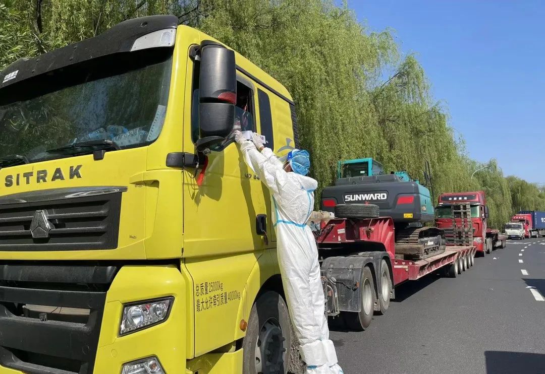 防疫、交机两手抓！xingkong星空平台（中国）集团智能挖掘机顺利交付获好评