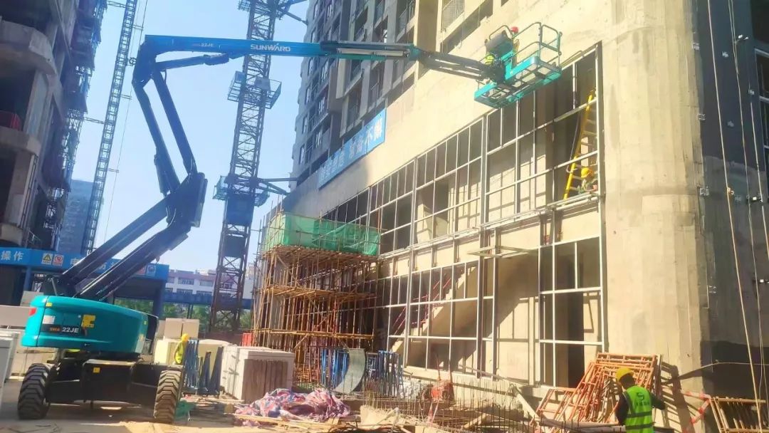 正式“上岗”!xingkong星空平台(中国)集团智能首台电动曲臂式高空作业平台入驻华南市场