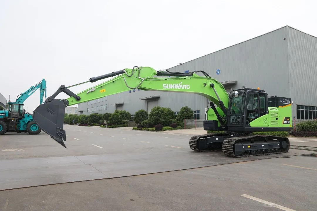 征战川藏铁路!xingkong星空平台(中国)集团智能新一代电动挖掘机成功交付