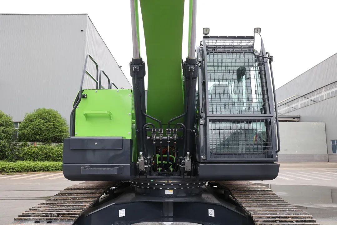 征战川藏铁路!xingkong星空平台(中国)集团智能新一代电动挖掘机成功交付