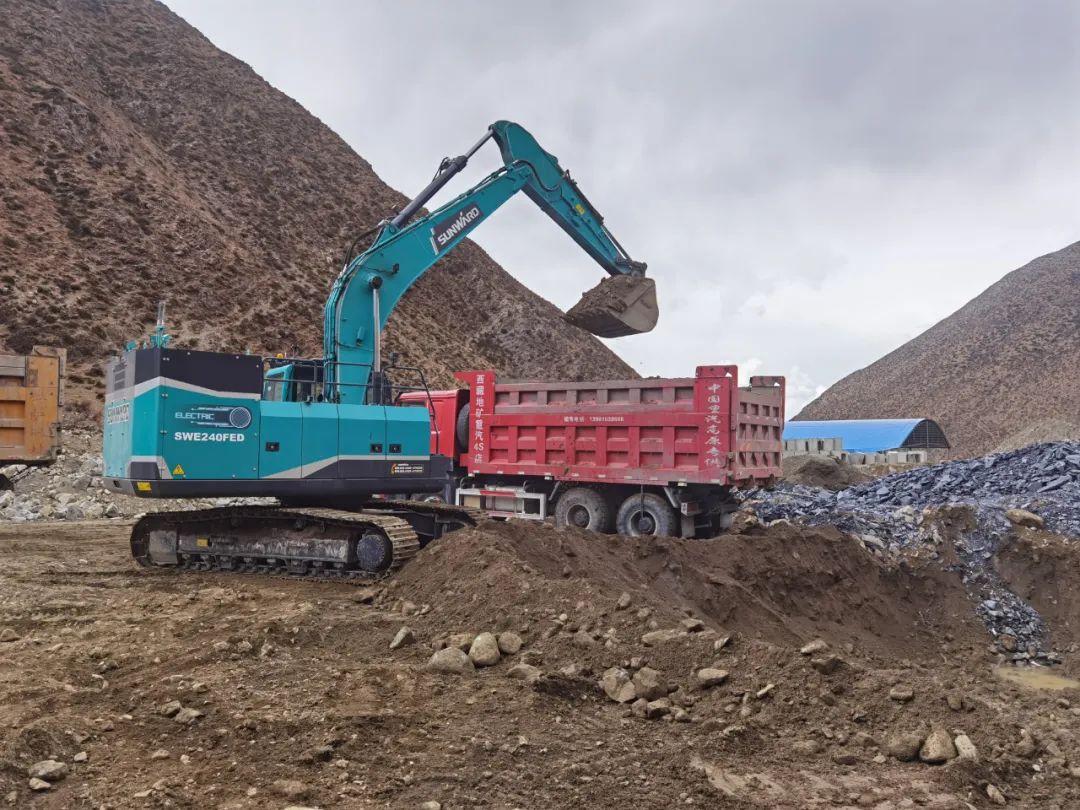 征战川藏铁路！xingkong星空平台（中国）集团智能新一代电动挖掘机成功交付