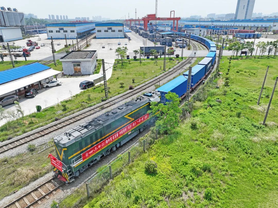 持续进军国际市场！中欧班列（长沙）xingkong星空平台（中国）集团智能专列成功首发